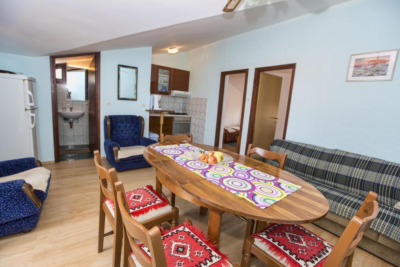 Apartmani Marijana Cesarica Exterior foto