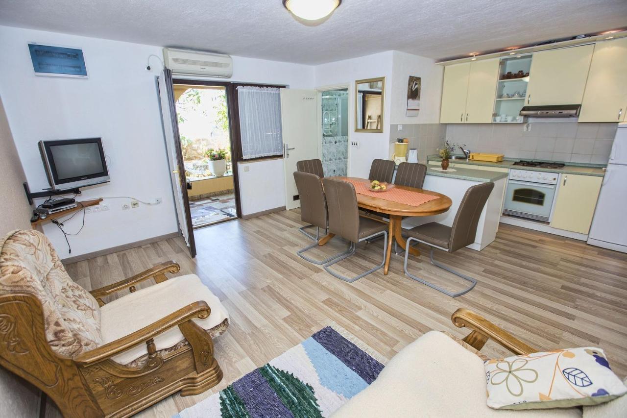 Apartmani Marijana Cesarica Exterior foto